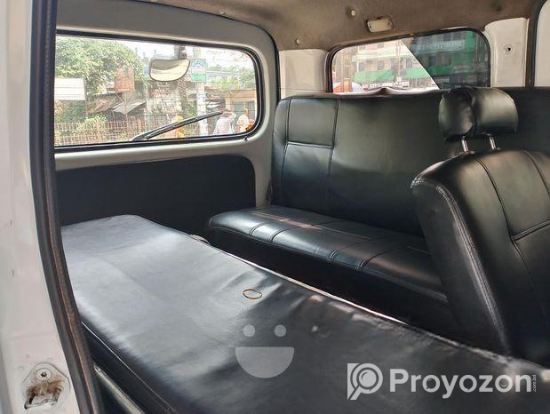 Toyota Noah 2012