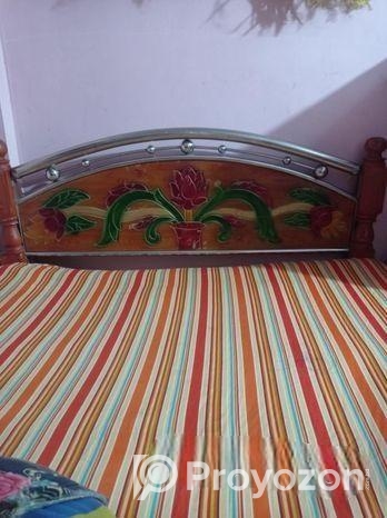 দুইটি স্টিলের খাট