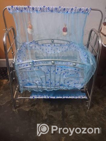 বাচ্চাদের দোলনা বিক্রি হবে