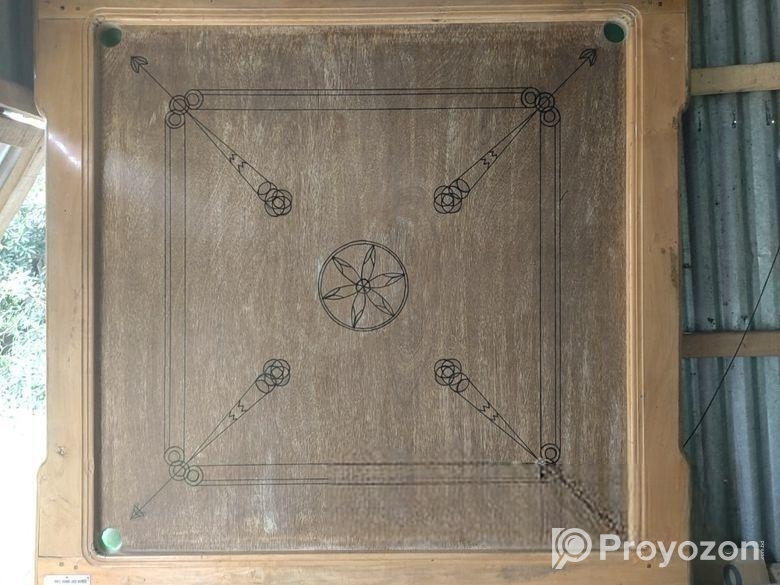 Carrom board