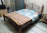 সেগুন কাঠের পায়াসহ রট আয়রনের কিং সাইজ খাট