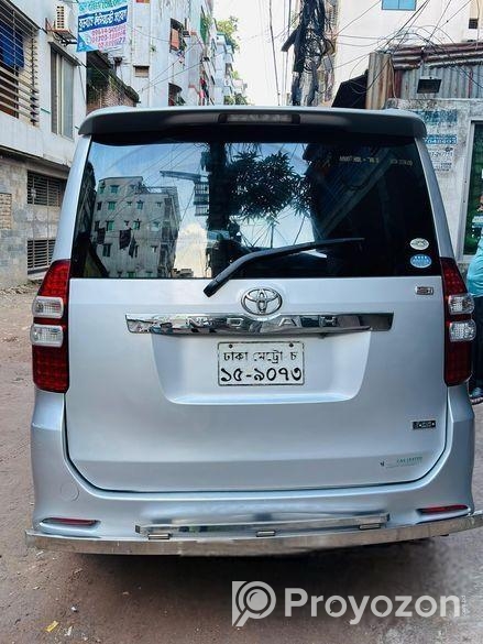 Toyota Noah si 2010