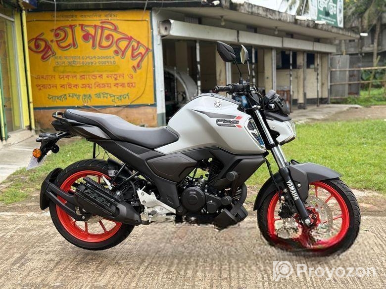 Yamaha FZS V-4 2025
