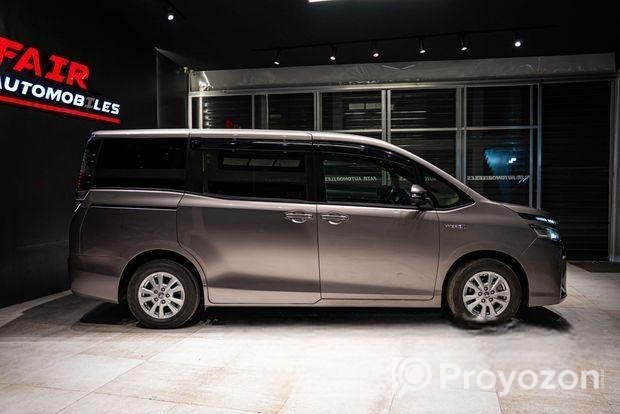 Toyota Voxy V(2DP) BROWN 3.5grd 2020