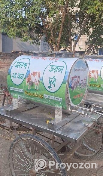দুধ ও মাঠা বিক্রি করার গাড়ি