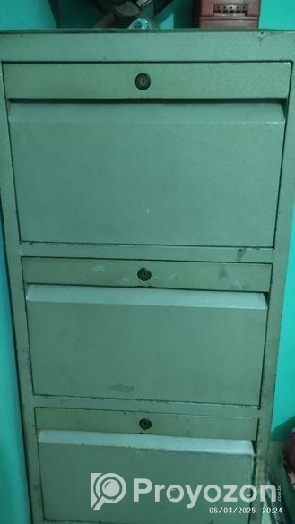 স্টিলের ৪ পাটের ড্রয়ার।