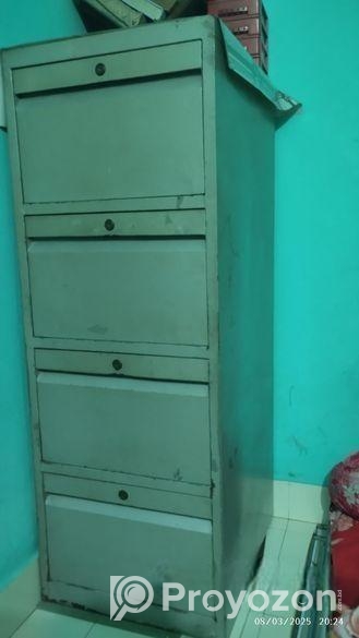 স্টিলের ৪ পাটের ড্রয়ার।