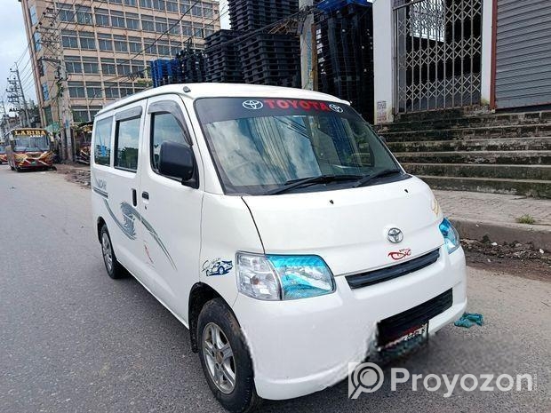 Toyota TownAce Microbus 2012