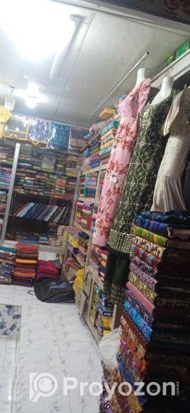 দোকানে মালামাল ও সুকেজ আলমেরা