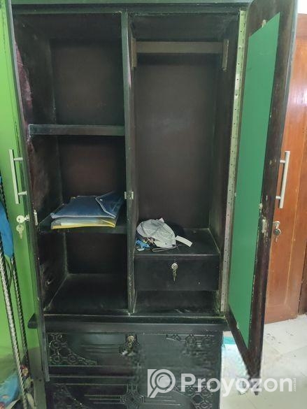 আলমারি বিক্রি হবে