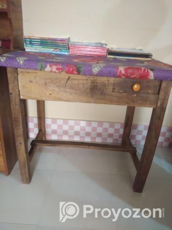 টেবিলটি বিক্রি করা হবে