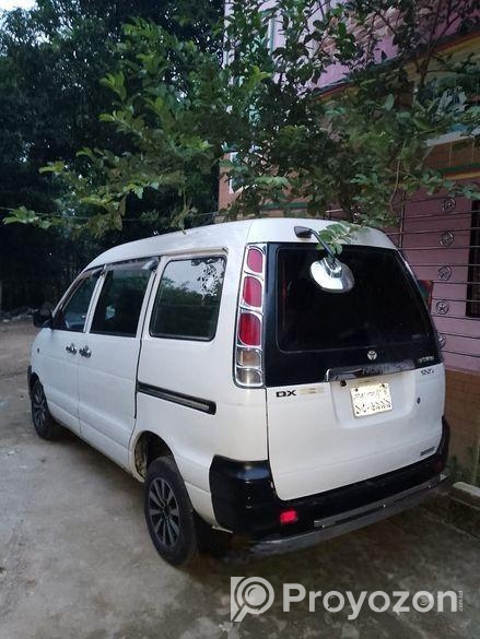 Toyota Noah 2004