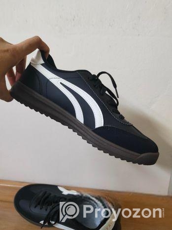 Sneakers shoes