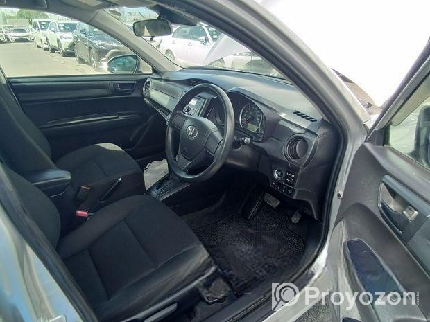 Toyota Axio EX Silver R/40000 km 2020