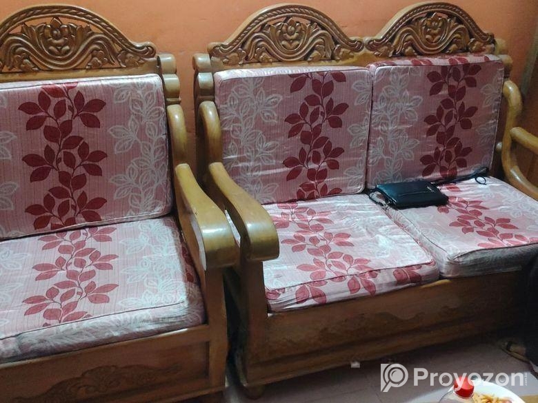সেগুন কাঠের তৈরি সোফা