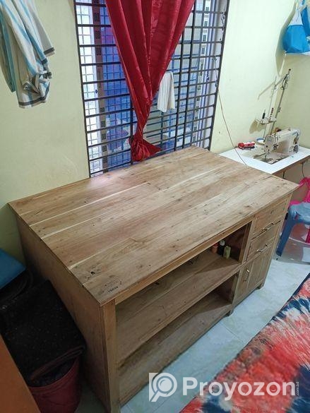 টেবিল