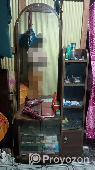 ড্রেসিং টেবিল