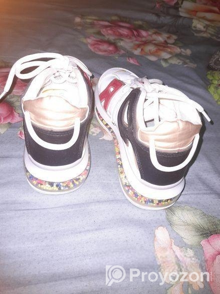 Sneakers sell