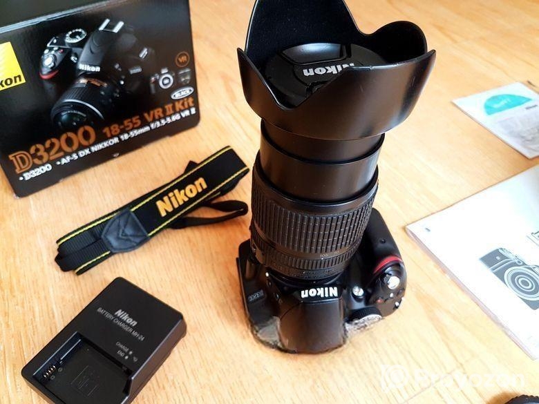 Nikon D3200 (24mp/MicPort) with Zoom Lens