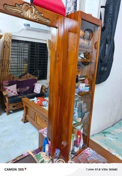 Dressing table