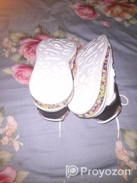 Sneakers sell