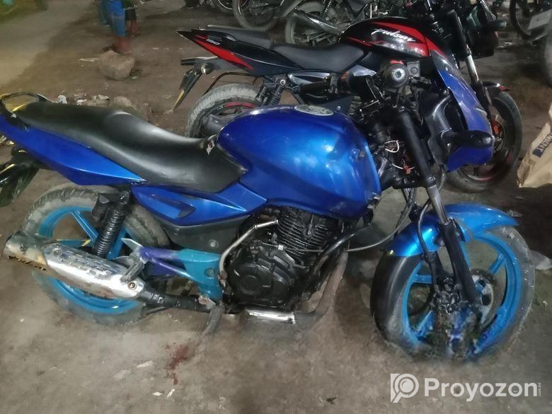 Bajaj Pulsar 150 . 2015