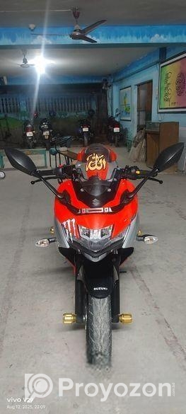 Suzuki Gixxer SF . 2023