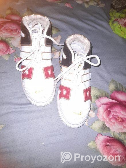 Sneakers sell