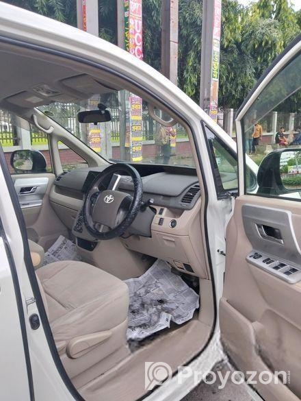 Toyota Noah X Noha japan 2011