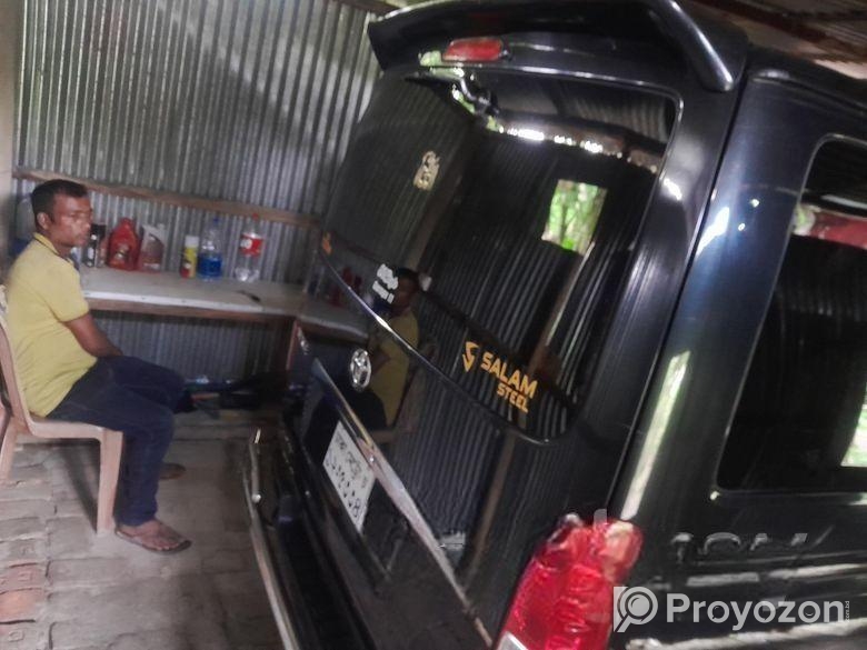 Toyota Hiace . 2019