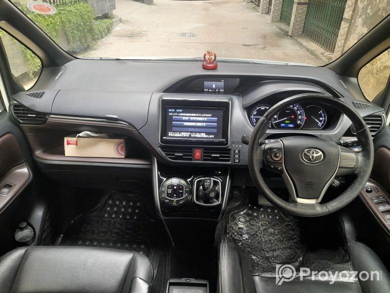 Toyota Noah Hybrid Esquire 2014