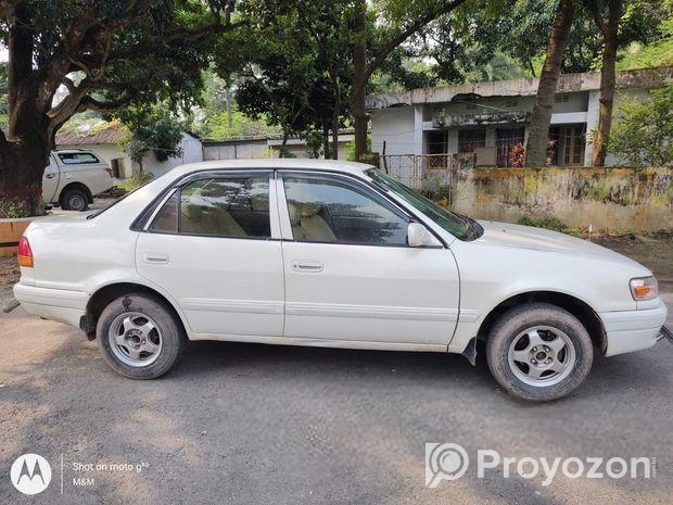 Toyota Corolla . 1996