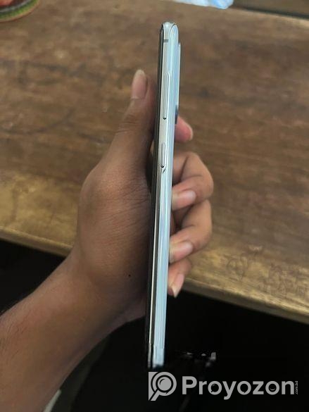 Samsung Galaxy S20 . (Used)