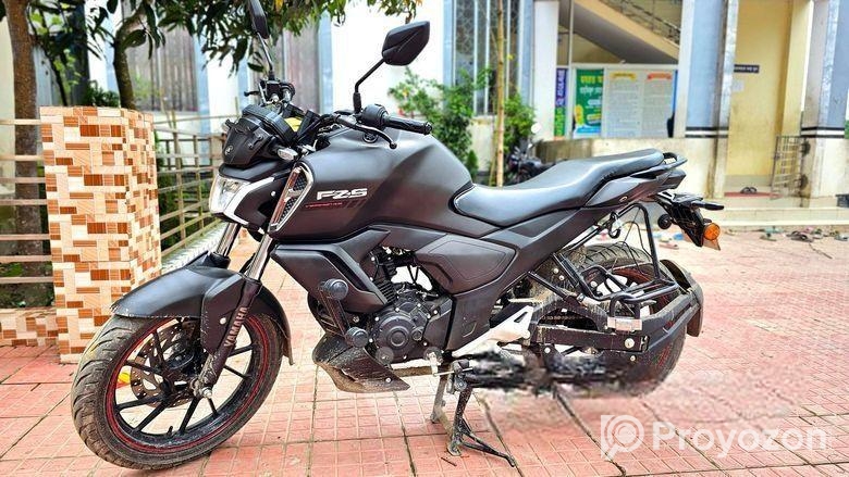 Yamaha Fzs V4 . 2025