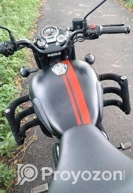 Royal Enfield Classic 350 . 2025