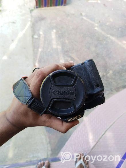 Canon 700d camera