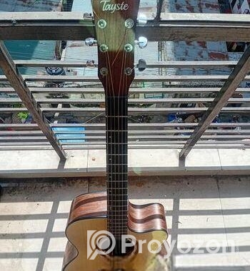 খুব কম দামে Authentic Guiter