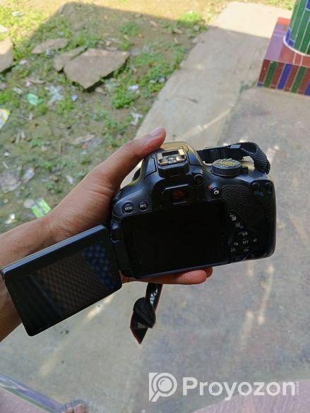Canon 700d camera