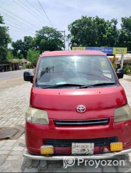 Toyota Noah . 2008