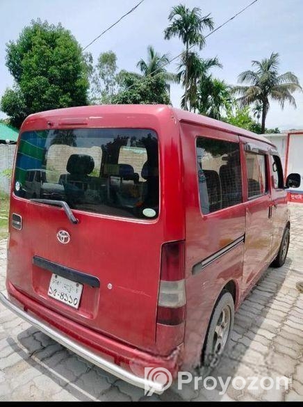 Toyota Noah . 2008