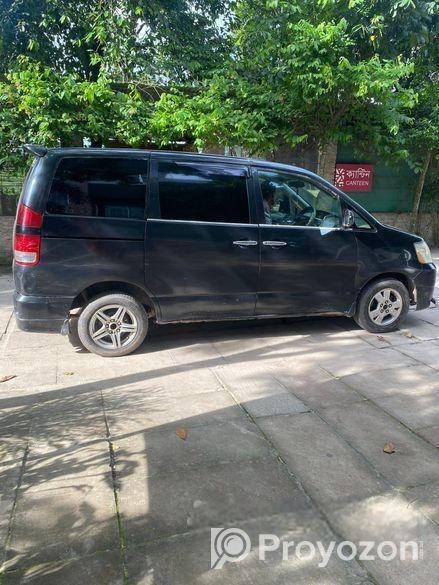 Toyota Noah 2002
