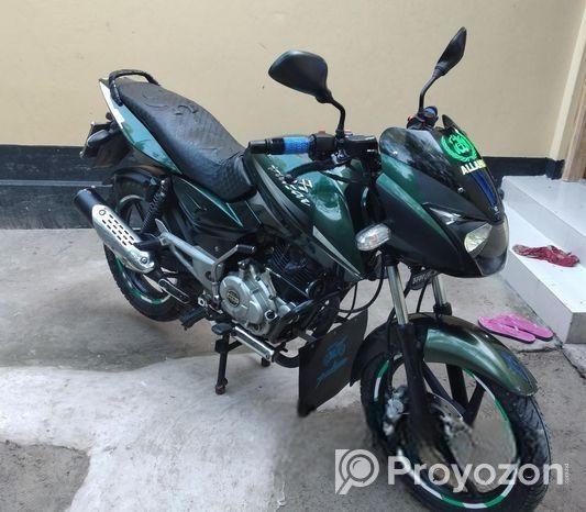Bajaj Pulsar 150 . 2017