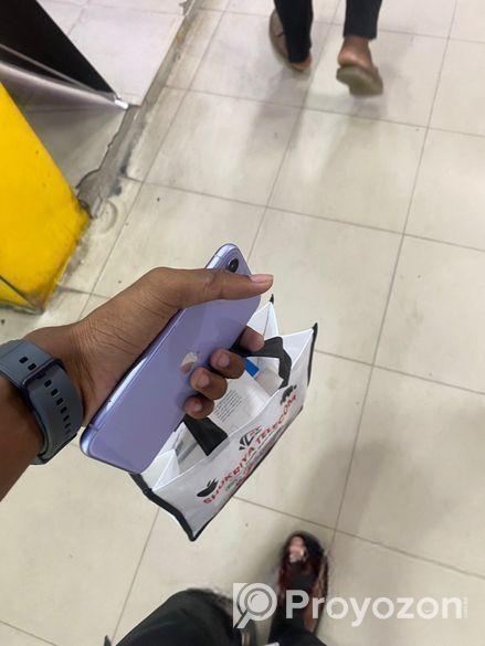 Apple iPhone 11 . (Used)