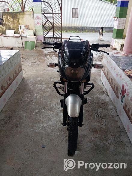 Bajaj Pulsar 150 . 2016