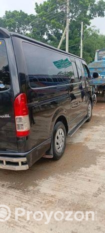 Toyota Hiace . 2010