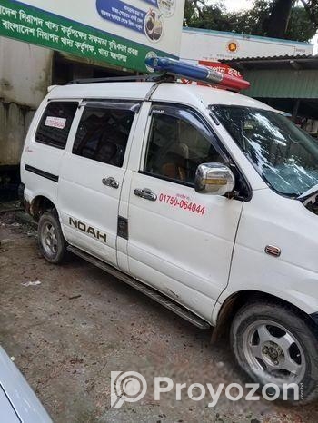 Toyota Noah . 1998