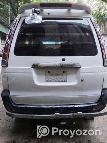 Toyota Noah . 1998