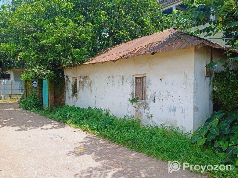 বোদা থানা পাড়া আবাসিক এলাকায় ৬ শতক জমি বিক্রি হবে।