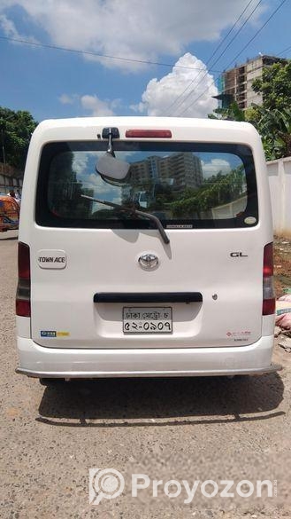 Toyota Noah 2012