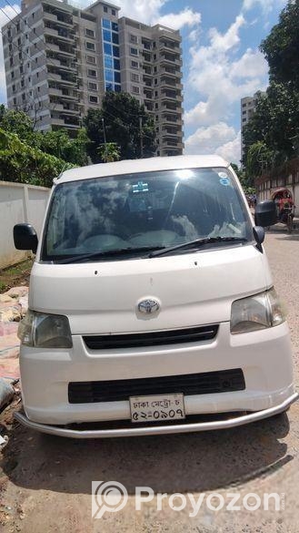Toyota Noah 2012